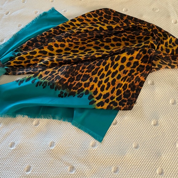 Roberto Cavalli Silk Scarf Leopard Print - Picture 7 of 8